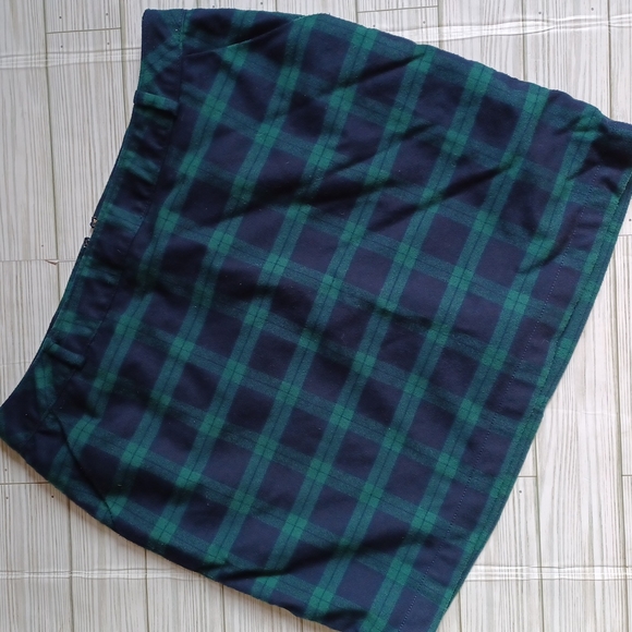 Old Navy Dresses & Skirts - Old Navy Plaid Skirt. Woman's 6. Navy blue & Forest Green.